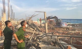 Khởi tố vụ sập tường đang thi công khiến 10 người chết ở Đồng Nai