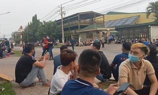 Bị trừ tiền lương do hàng lỗi, hàng trăm công nhân ngừng việc tập thể để phản đối