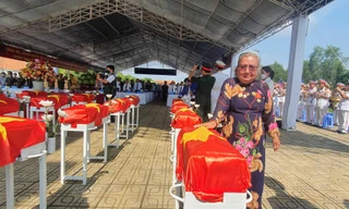 An táng 28 liệt sĩ đặc công rừng Sác