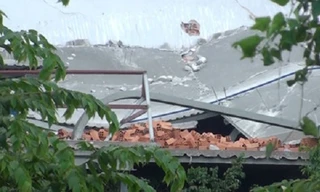 Sàn bê tông đổ sập đè chết nhiều người 