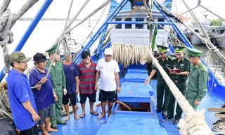  Phát hiện tàu chở 30.000 lít dầu không rõ nguồn gốc, chất lượng