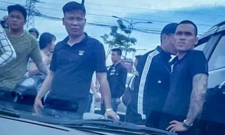 Vụ giang hồ vây chặn xe chở công an: Chuyển công tác 3 sĩ quan 