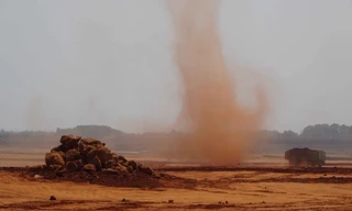 Thi công sân bay Long Thành bụi 'nhuộm đỏ' từ công trình đến khu dân cư