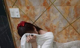 Nữ nhân viên massage khỏa thân kích dục cho khách ở Đồng Nai