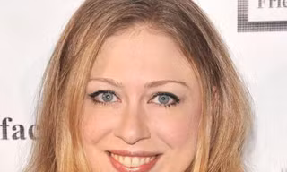 Con gái ông Clinton làm phóng viên