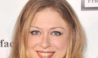 Con gái ông Clinton làm phóng viên