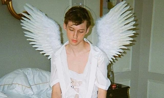 Troye Sivan hóa thiên thần lạc lối giữa chốn trần gian, gây bão TikTok với "Angel Baby"