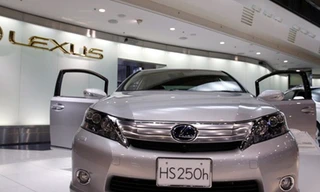 Toyota thu hồi Lexus hybrid vì nguy cơ tràn nhiên liệu