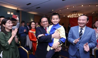 Thủ tướng gặp gỡ kiều bào, kết thúc tốt đẹp chuyến thăm chính thức Luxembourg