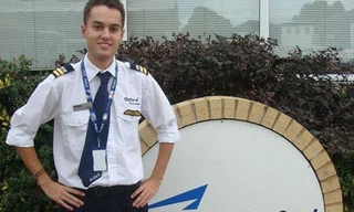 19 tuổi trở thành phi công trẻ nhất thế giới