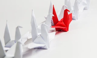 Những người xứng đáng thuộc về cuộc đời bạn sẽ đến tìm bạn và ở lại cùng bạn