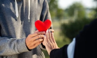 Con người không bị quấy rầy bởi hoàn cảnh, mà bởi cách mà họ nhìn chúng