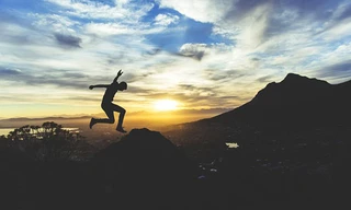 Đừng giới hạn những thử thách của bạn, hãy thử thách những giới hạn của bạn