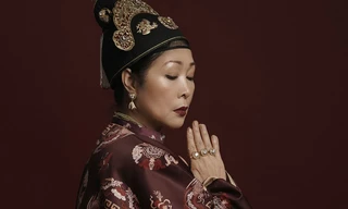 NSND Hồng Vân 'xuyên không'