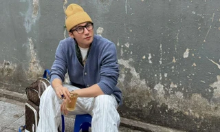 Phía sau bức ảnh Sơn Tùng đi uống trà đá ở Hà Nội