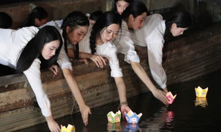 Xúc động lễ thả hoa đăng bên sông Thạch Hãn