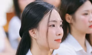 Lớp đào tạo cách đi, đứng, chào hỏi đúng lễ nghi cho thí sinh hoa hậu