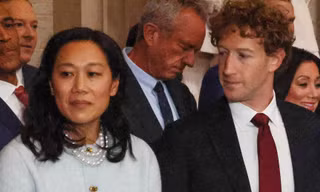 Vợ Mark Zuckerberg bị chê mặc xấu nhất ở lễ nhậm chức 