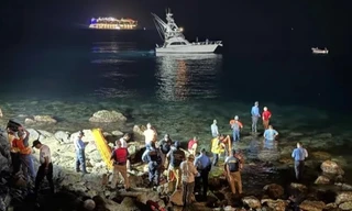 Máy bay chở nghệ sĩ lao xuống biển khiến 12 người thiệt mạng