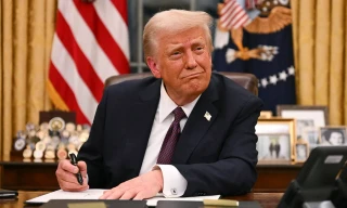 Bức tranh, tượng bán thân được ông Trump treo ở Phòng Bầu dục 