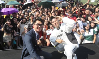 Rapper Phúc Du rủ khán giả 'bán bánh mì' ở Ngày Thẻ Việt Nam 2024 - Sóng Festival