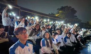 Xem Tinh hoa Bắc Bộ, đại biểu Hội Sinh viên Việt Nam hoà mình vào dòng chảy văn hóa dân gian truyền thống