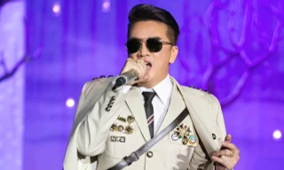 Thanh tra Bộ Văn hóa chỉ đạo làm rõ vụ ca sĩ Đàm Vĩnh Hưng đeo huy hiệu lạ