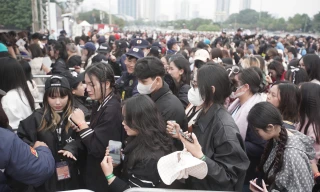 Cảnh tượng hỗn loạn ở sân Mỹ Đình