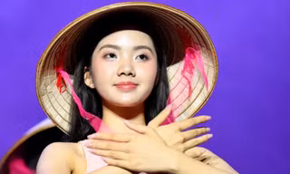 Hình ảnh đầu tiên của thí sinh Hoa hậu Việt Nam trên sân khấu chung khảo 