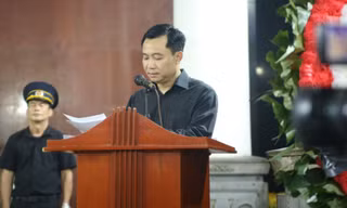 NSƯT Đỗ Thanh Hải đọc điếu văn tiễn biệt đạo diễn Nguyễn Khắc Lợi