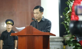 NSƯT Đỗ Thanh Hải đọc điếu văn tiễn biệt đạo diễn Nguyễn Khắc Lợi