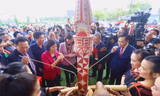 Tôn vinh ba bảo vật quốc gia của Bắc Ninh ở festival 'Về miền quan họ'