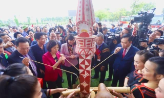 Tôn vinh ba bảo vật quốc gia của Bắc Ninh ở festival 'Về miền quan họ'