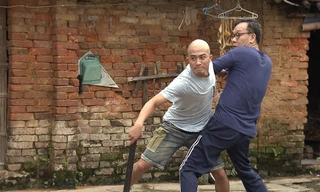 Phố trong làng tập 4: Hoài (Trần Vân) lấy lòng Nam (Anh Tuấn), Mến (Doãn Quốc Đam) đánh vợ