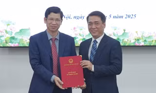 Thứ trưởng Bộ Văn hóa trao quyết định bổ nhiệm cán bộ