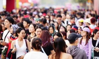 Dòng người đổ về kẹt cứng nơi tổ chức concert Anh trai vượt ngàn chông gai 