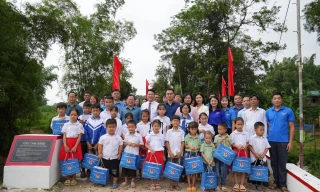 Bàn giao cầu Tâm sáng - nối nhịp bờ vui, rộn bước chân tới trường