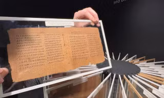 Cuốn sách cổ nhất thế giới vừa được bán giá hơn 3 triệu USD