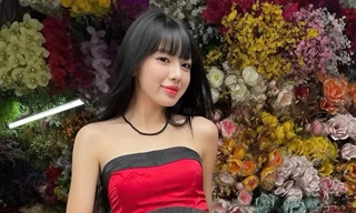 Váy hở ngực, áo sát nách gắn mác áo dài gây tranh cãi