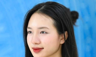 Bà ngoại 75 tuổi đi xe giường nằm từ Quảng Ninh vào Huế cổ vũ cháu gái thi hoa hậu 