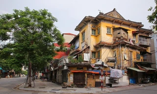 Nhà cổ Hà Nội phô bày nét đẹp khi vắng bóng hàng quán và xe cộ