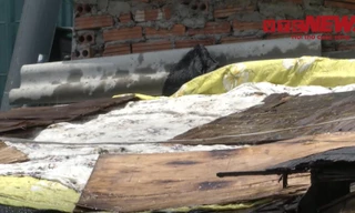 Xóm trọ Hà Nội 'đắp' chăn, tạt nước mái nhà để chống nóng 