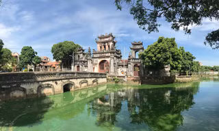 Bước qua đình làng về miền cổ tích