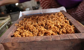 Độc đáo cách làm bánh khẩu sli của người Nùng 