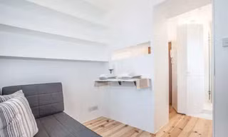 Căn hộ 12m2, không có giường ngủ được bán với giá kỉ lục