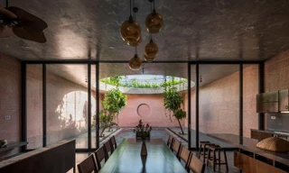 Biệt thự luôn ngập nắng nhờ nhiều khoảng mở hình tròn