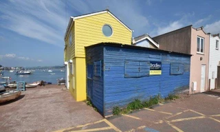 Nhà kho 2 mét cũ nát được rao bán 1,44 tỷ đồng khiến người mua choáng váng