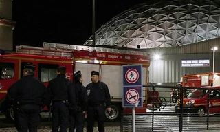 Cảnh sát Pháp tại hiện trường vụ nổ