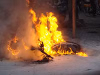 Một phụ nữ bị đốt cháy giữa đêm