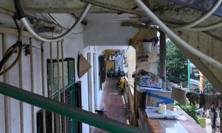 Người dân chung cư cũ 'nguy hiểm nhất Hà Nội' nói lý do chưa di dời